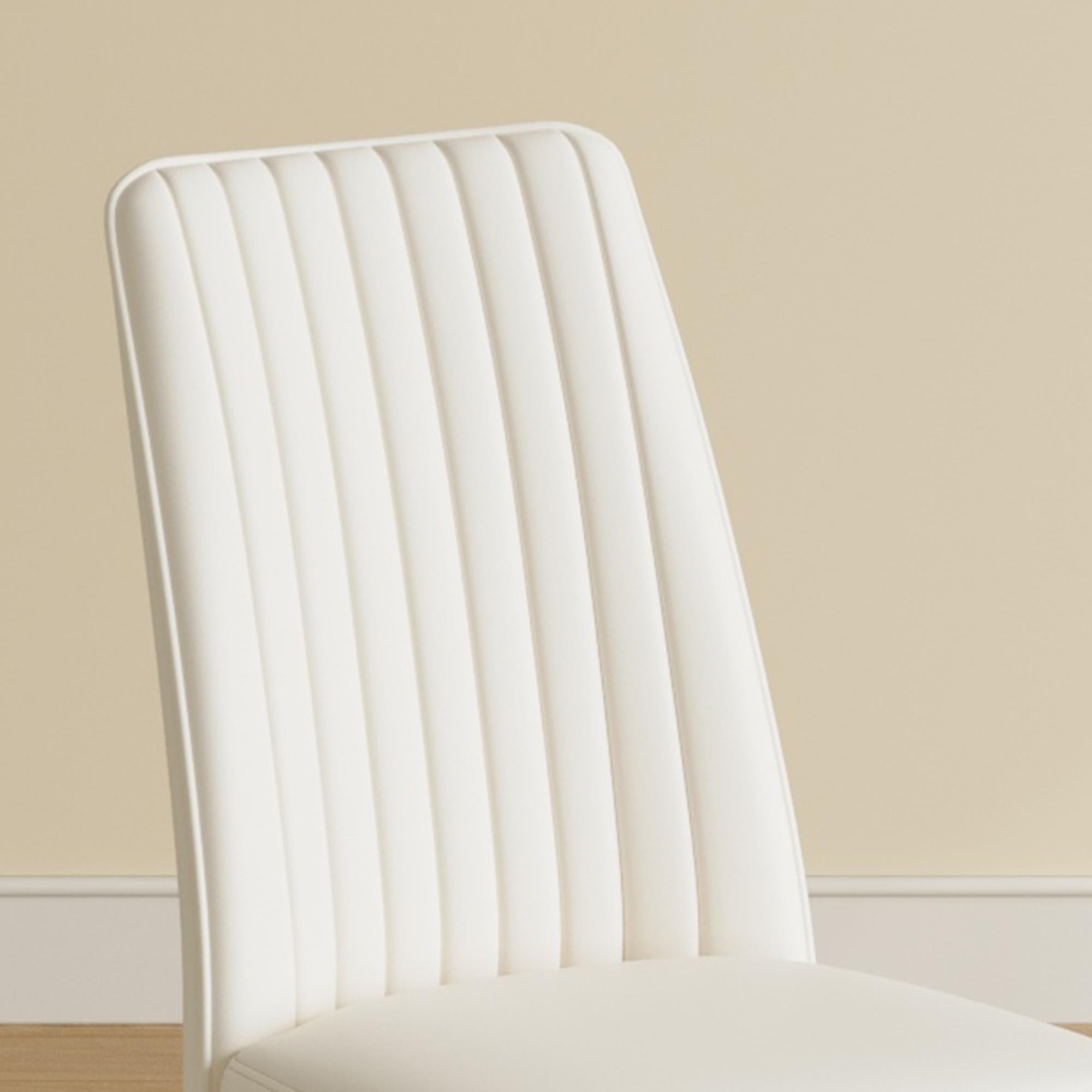 A set of 4 dining chairs, PU material high backrest seats and sturdy leg chairs, suitable for restaurants, kitchens, and living rooms.